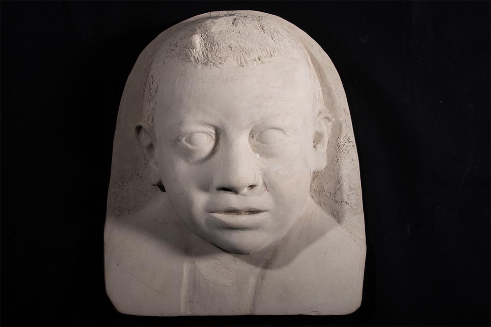 Angelo Di Mario, 1990 - scultura, ritratto di nipote, non datato, creta bianca, 19x22