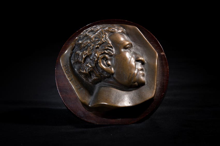 Angelo Di Mario, scultura, ritratto Don Alfredo Ricci, 1988, bronzo, 10x10x10
